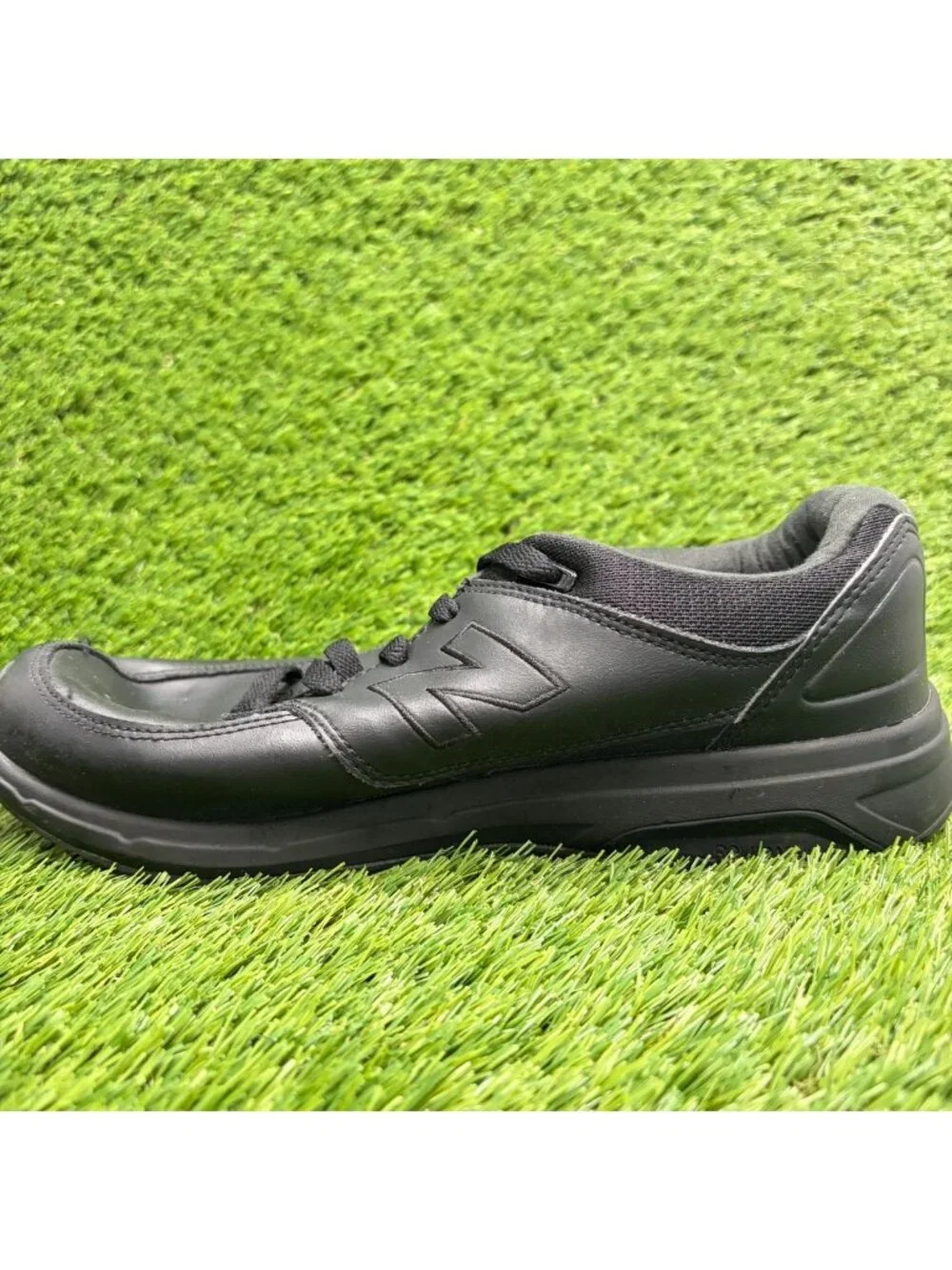 New Balance 813 Mens Size 9.5EE Black Athletic Leather Walking Shoes Sneakers